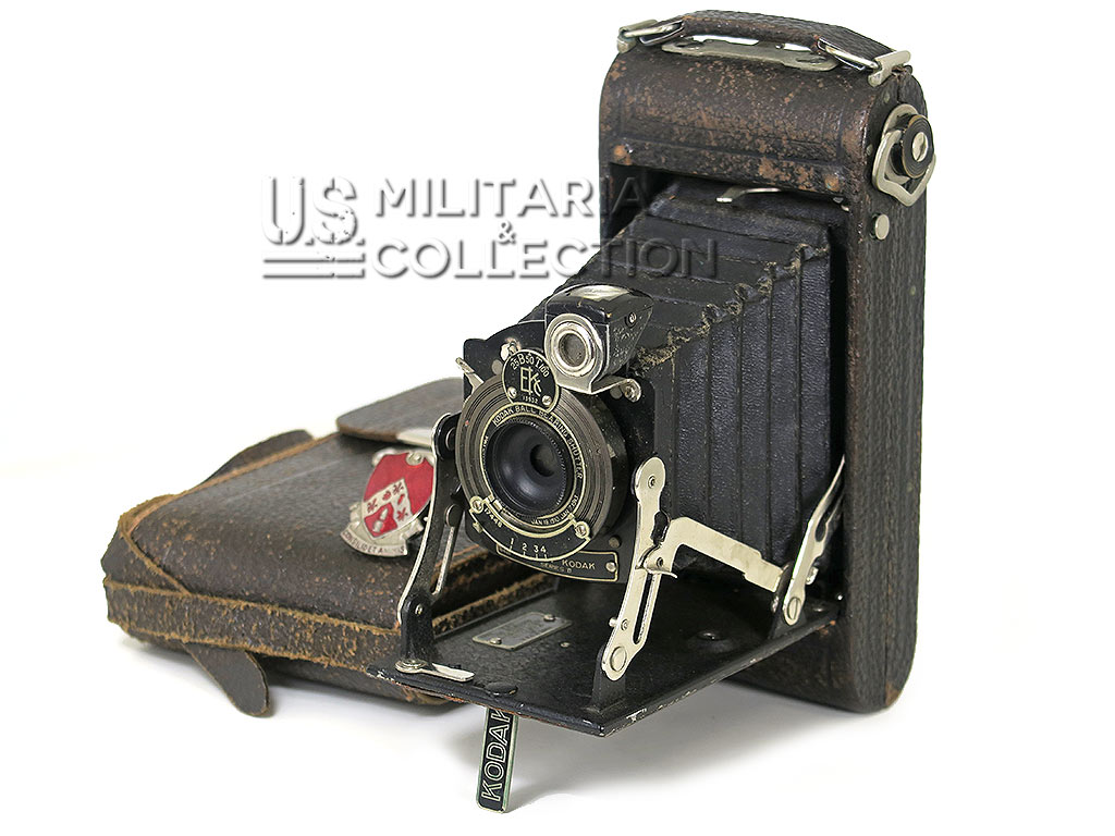 Appareil photo, Sgt. Selefak, 103rd Medical Battalion, Normandie,...