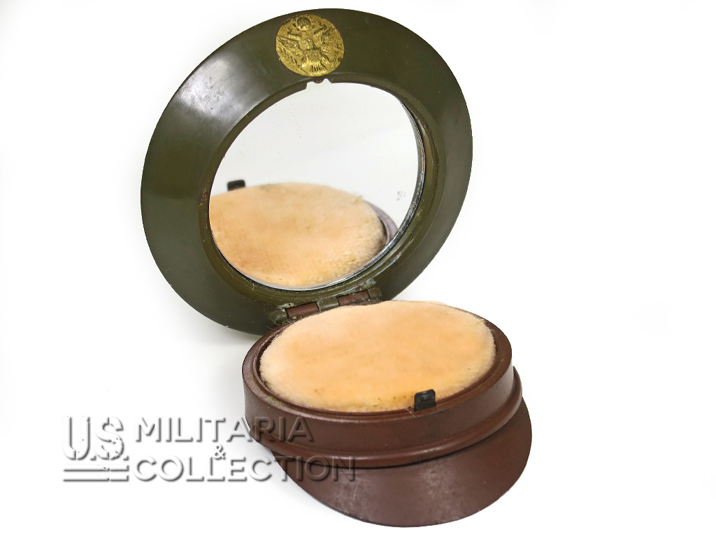 poudrier féminin us army ww2 modèle henriette forme casquette militaire wadsworth