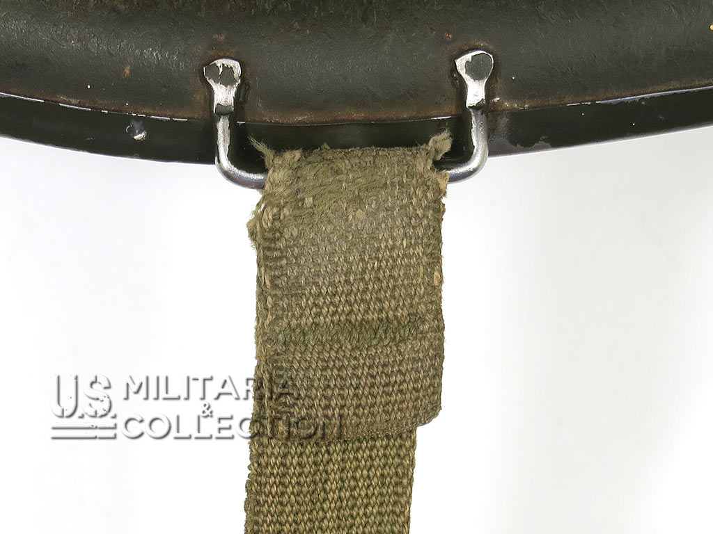 Détail coutures de jugulaire casque M1 pattes fixes