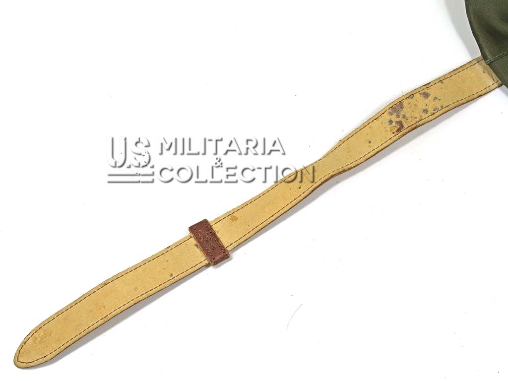 Face intérieure de la jugulaire cuir du casque M4A2