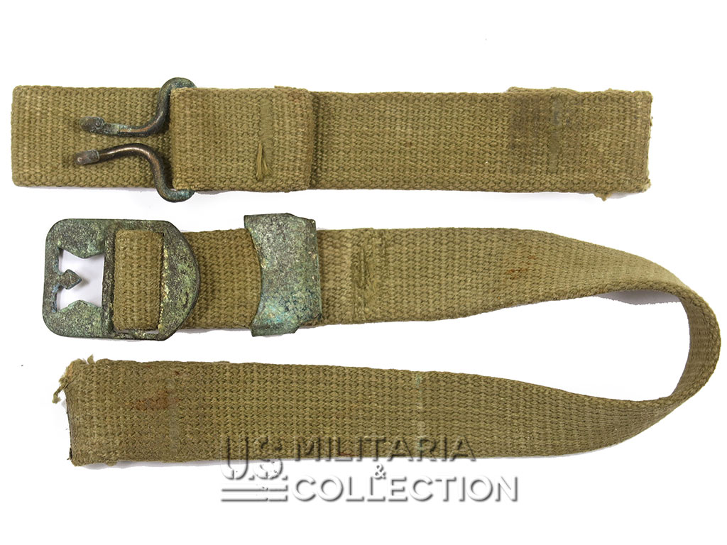 Bouclerie en relief en laiton de jugulaire M1