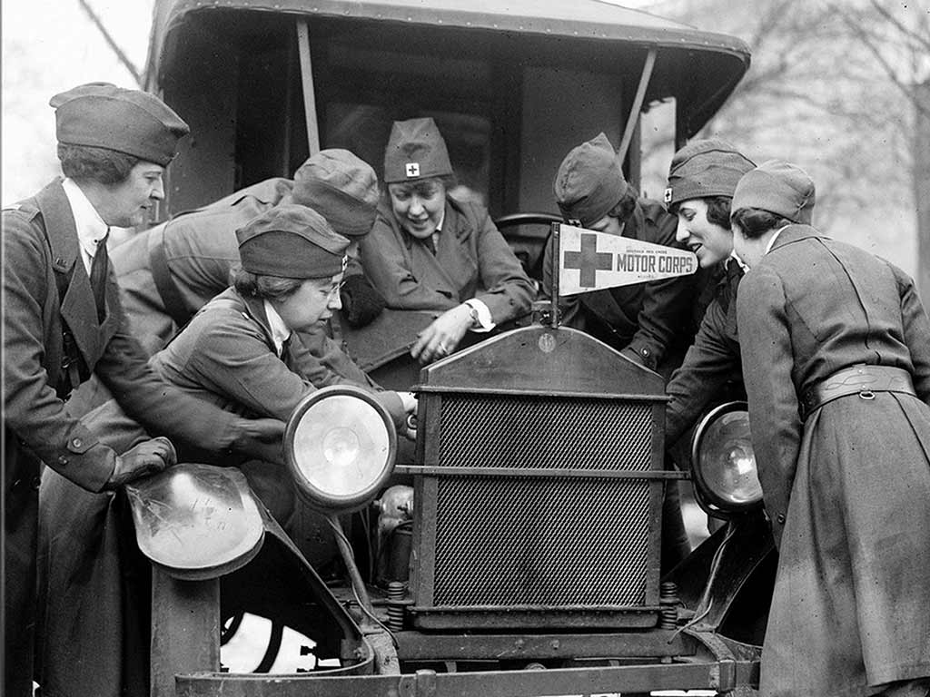 Fanion Motor Corps monté sur véhicule American Red Cross