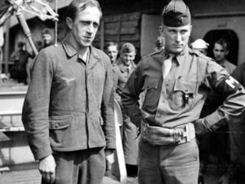 Membre de la Police Militaire US portant un sifflet
